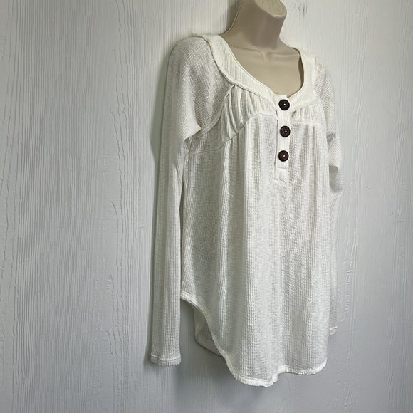 Free People - We The Free Must Have White 3 Button Waffle Knit Top Size Small - Picture 4 of 11